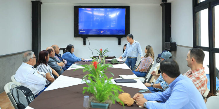 Ganaderos de Alta Verapaz suman esfuerzos para erradicar el gusano barrenador