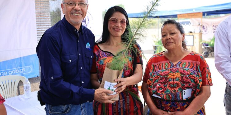 Inicia programa de reforestación “Restaurando mi Cuenca”