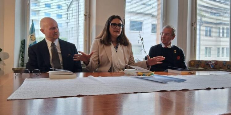 Con presentación de libro, la Embajada de Guatemala en Suecia promueve la diplomacia cultural
