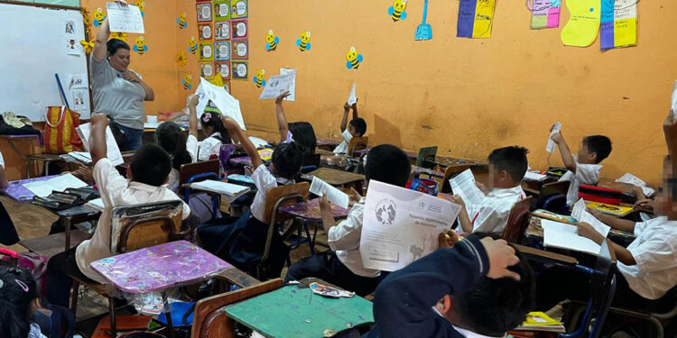 Niños de San Pedro Las Huertas aprenden de bienestar animal y tenencia responsable