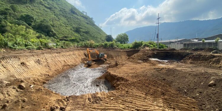 Trabajos en El Cafetal ya dan resultados: pozo absorbe agua en la CA-9 Sur