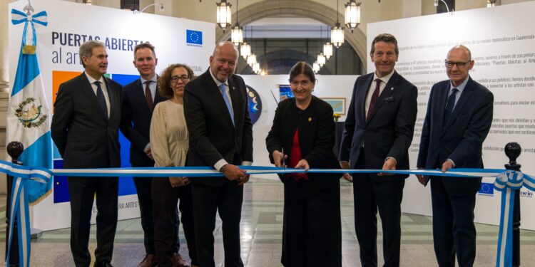 El Día de Europa fue celebrado con una exposición artística en el Palacio Nacional de la Cultura
