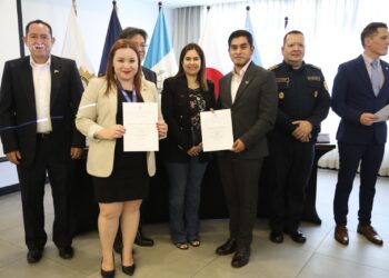 Investigadores policiales se especializan en combatir delitos financieros