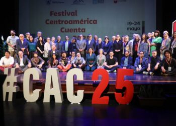 Gran gala de inauguración de Centroamérica Cuenta en el Teatro Lux