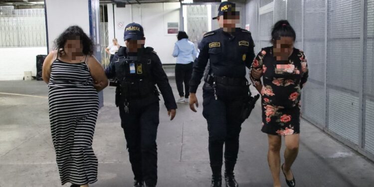 Capturadas pretendían ingresar Q50 mil a centro penitenciario