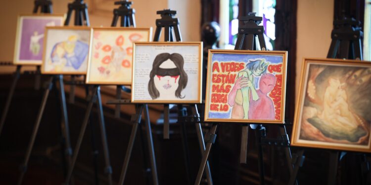 Jóvenes artistas ilustran su visión sobre el abordaje del acoso