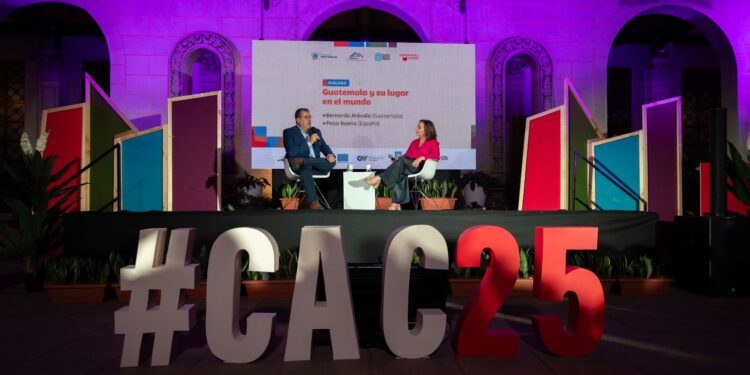 Guatemala y su lugar en el mundo: Pepa Bueno entrevista a Bernardo Arévalo