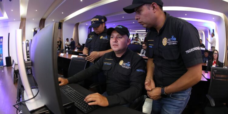 Modernización policial avanza con nueva dotación de equipos tecnológicos
