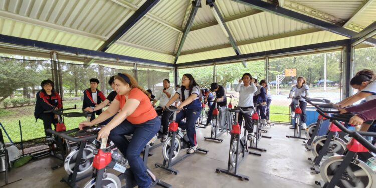 300 alumnos disfrutan de diversión y compañerismo en el Campo Marte