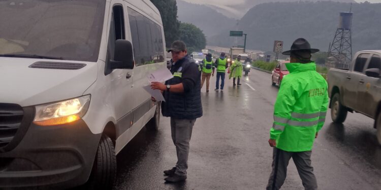 DGT hace un llamado a los conductores de transporte extraurbano a extremar precauciones durante la época lluviosa