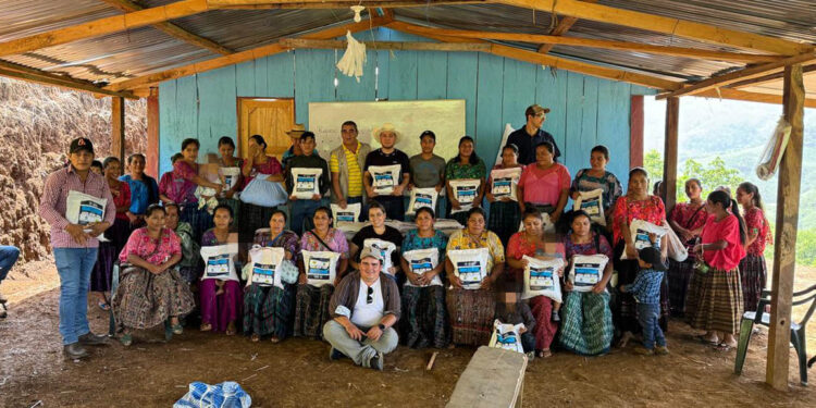 Beneficiamos a más de cinco mil agricultores y agricultoras con semilla de maíz fortificada