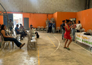 Capacitan a madres de familia para establecer huertos familiares