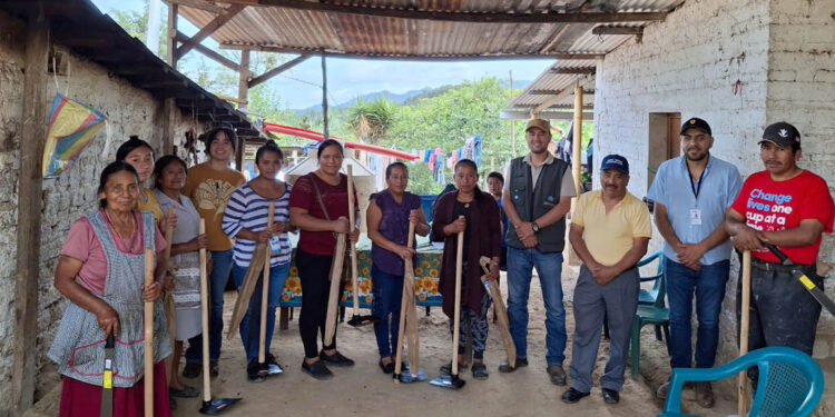 Entregan herramientas e insumos para fortalecer la agricultura familiar de Jalapa