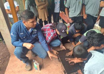 Estudiantes de Sanarate aprenden a producir pilones de hortalizas