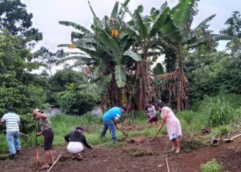 Familias de Malacatán se preparan para establecer un huerto comunal