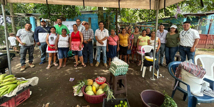 Feria del Agricultor en Retalhuleu impulsa el comercio local