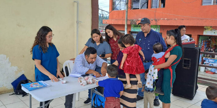 Huertos familiares también cultivan salud y bienestar
