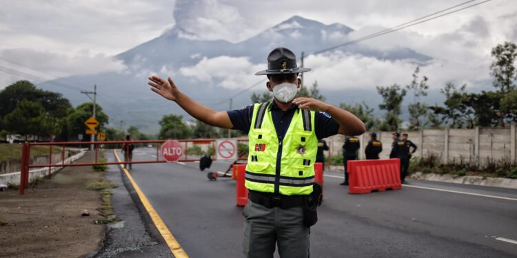Provial recomienda rutas alternas diferenciadas para transporte pesado y vehículos livianos ante incremento de actividad del Volcán de Fuego