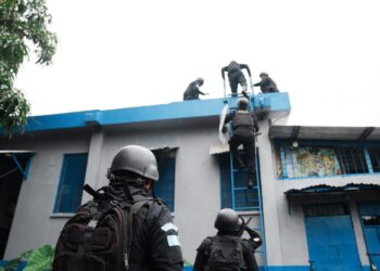 Fuerzas policiales ejecutan requisas simultáneas en centros carcelarios