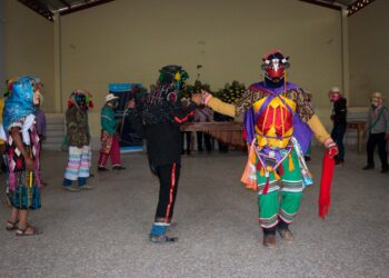 ¡Tejiendo memoria, danzando la identidad!