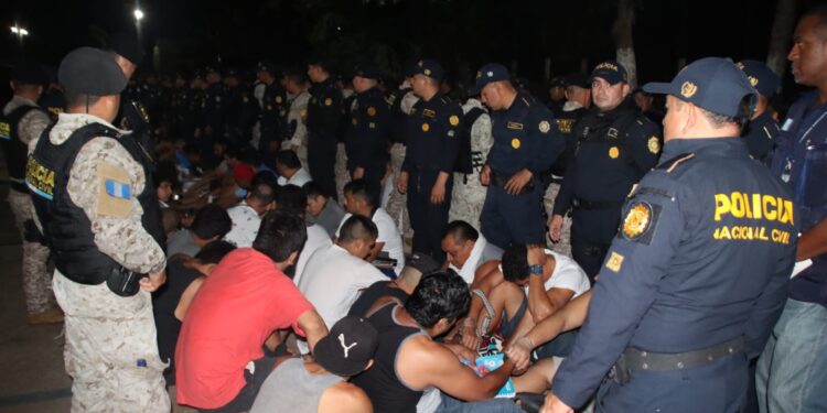 Requisa nocturna refuerza medidas de seguridad en centro carcelario