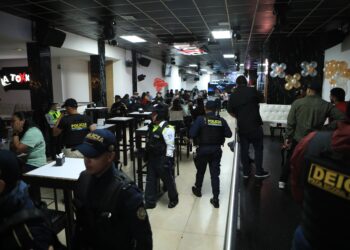 Clausuran centros nocturnos durante operativos en ciudad capital