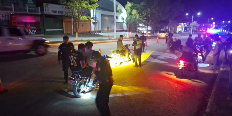 Sancionan a conductores por infracciones de tránsito en operativos contra carreras clandestinas