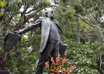 El día de Miguel Ángel Asturias, gloria de las letras nacionales
