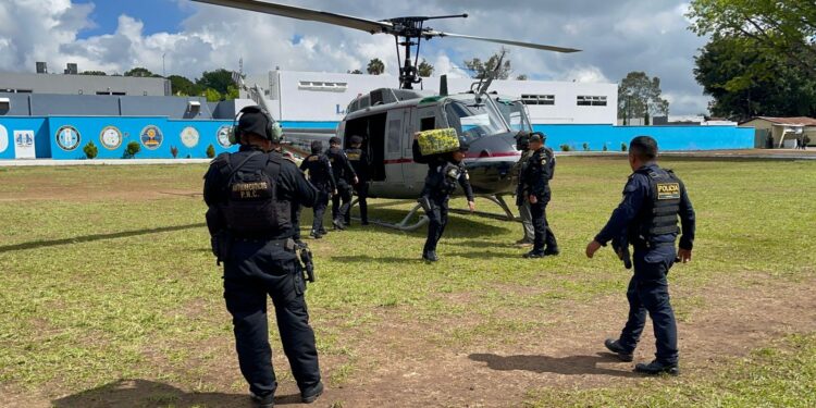 Decomisan cargamento de posible cocaína en Nahualate, Suchitepéquez