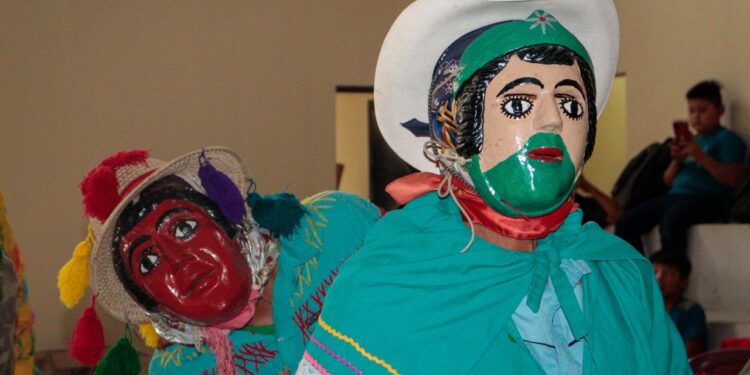 ¡Tejiendo memoria, danzando la identidad!