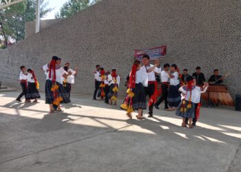 25 Años de Ritmo y Tradición: Los Amigos de la Marimba Celebran en el Parque de la Paz