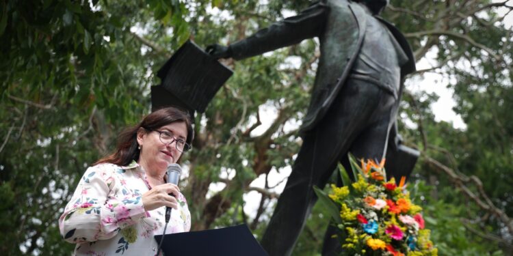 Flores para Asturias: Cierre del Año Conmemorativo del Nobel guatemalteco