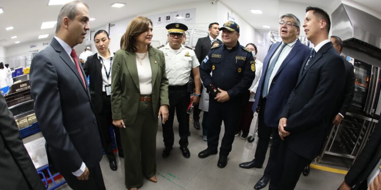 Gobierno reafirma su compromiso con la profesionalización de la Policía Nacional Civil mediante supervisión en la Academia