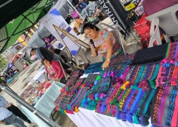 Arte y tradición se dan cita en la feria patronal de San Juan Comalapa