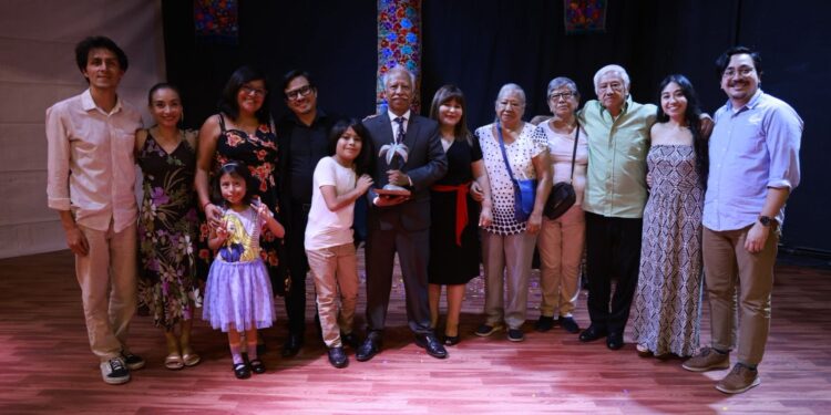 Cosecha escuintleca: Julio Santos recibe la Palmera de Jade