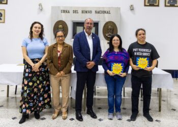 Presentan libro para fomentar la creatividad en las niñas