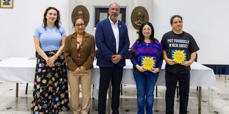 Presentan libro para fomentar la creatividad en las niñas