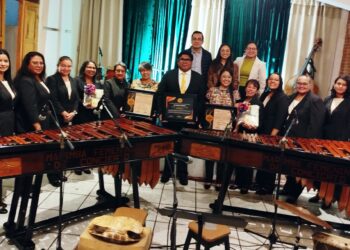 Dos integrantes de la Marimba Femenina de Concierto son nombradas “Embajadoras de Honor” en San Pedro Sacatepéquez, San Marcos