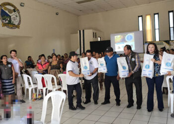 Agricultores de Chuarrancho reciben semillas de maíz con mayor rendimiento y productividad