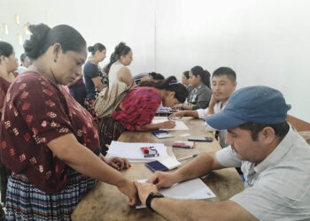 Agricultores reciben semillas para huertos familiares en Alta Verapaz