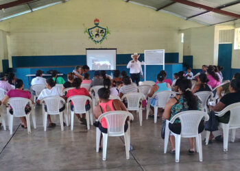 Capacitan a familias productoras de cerdos en El Milagro, Masagua
