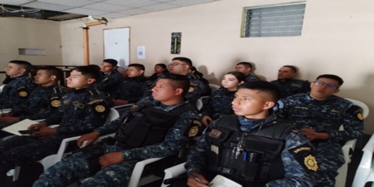 Capacitan a personal en normativa avícola para el transporte de aves y productos