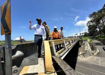 Inspeccionan puente Santa María tras sismos; no presenta daños estructurales