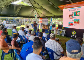 Entregan insumos y capacitan a ganaderos para frenar plaga bovina