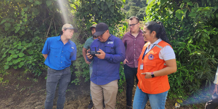 Evalúan daños por sismos en sector agropecuario de Santa María de Jesús