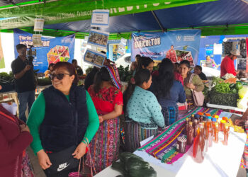 Feria del Agricultor lleva alegría y reactiva economía en Totonicapán
