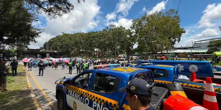 Habilitan paso vehicular tras bloqueos a nivel nacional