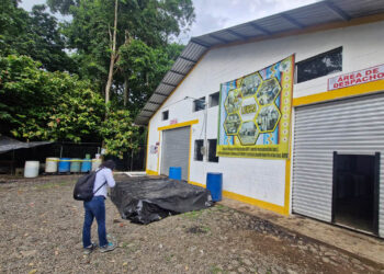 Inspeccionan centro de acopio de miel