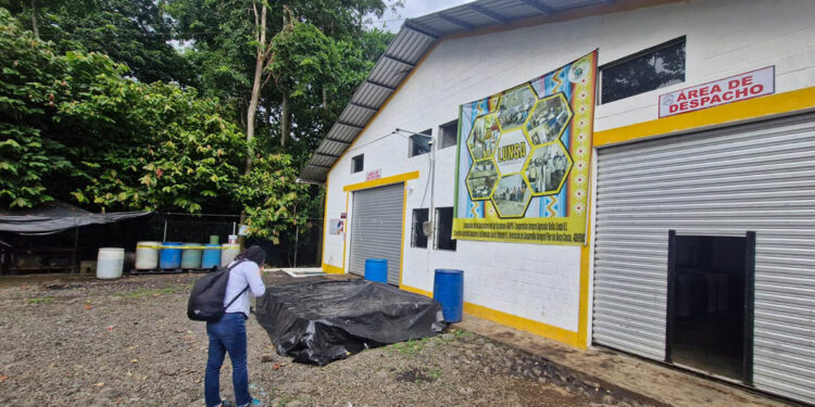 Inspeccionan centro de acopio de miel