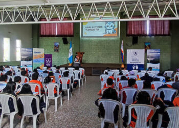 Jóvenes y niños aprenden protección animal y tenencia responsable